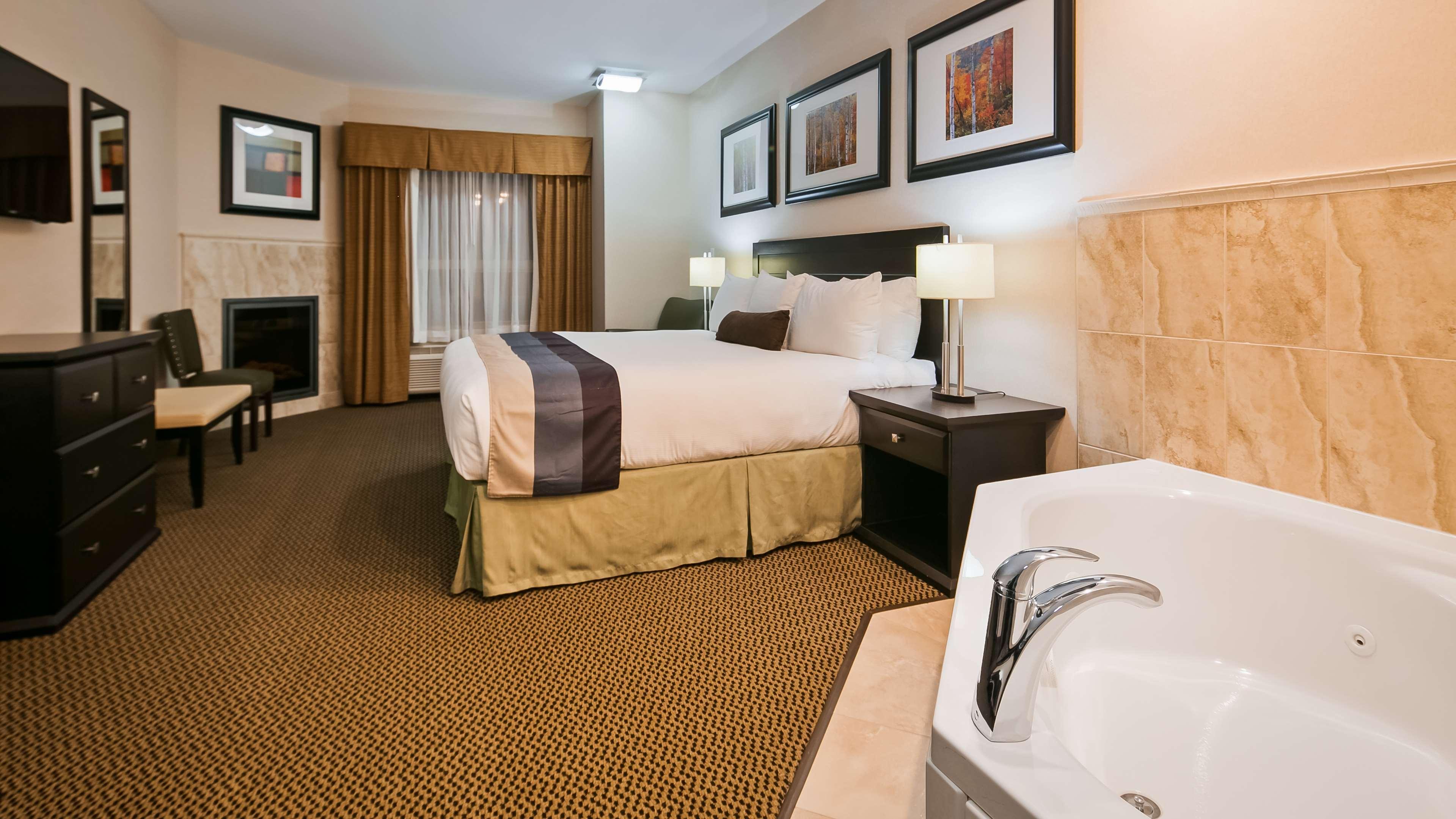 Best Western Wainwright Inn & Suites Экстерьер фото