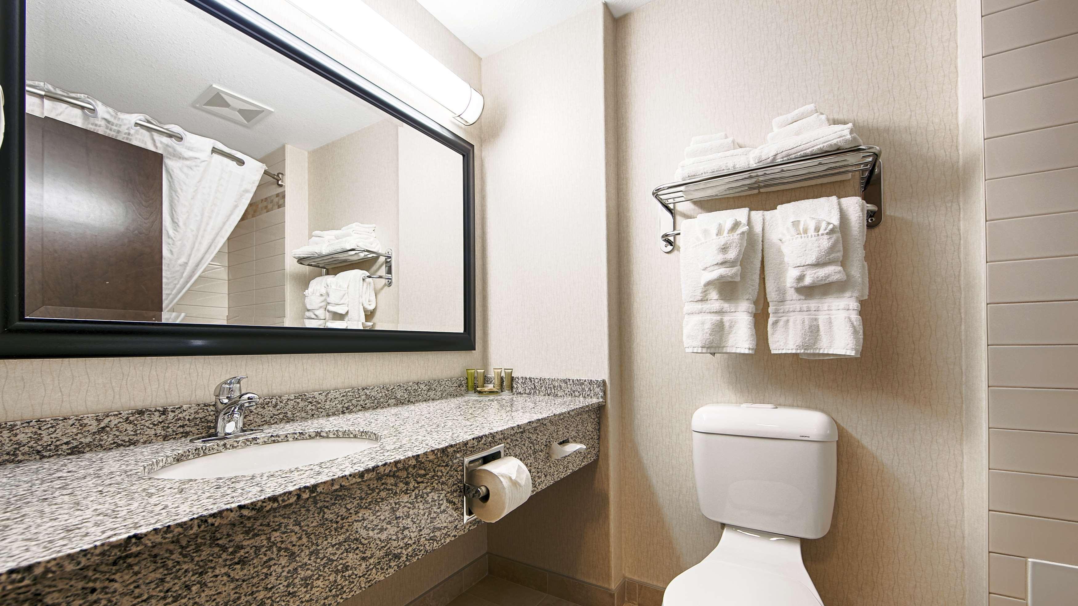 Best Western Wainwright Inn & Suites Экстерьер фото