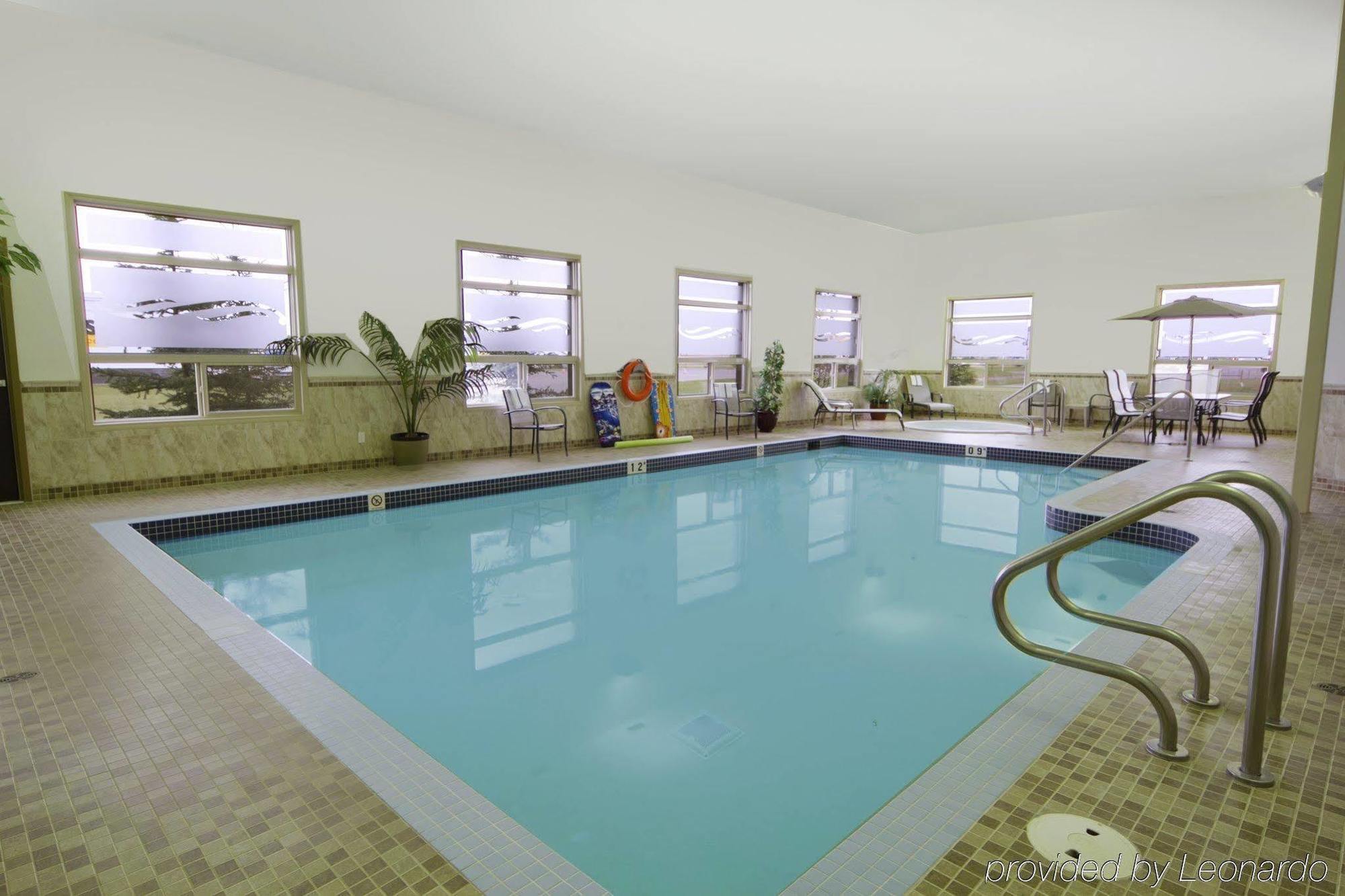 Best Western Wainwright Inn & Suites Экстерьер фото