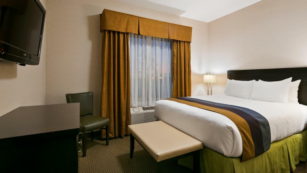 Best Western Wainwright Inn & Suites Экстерьер фото
